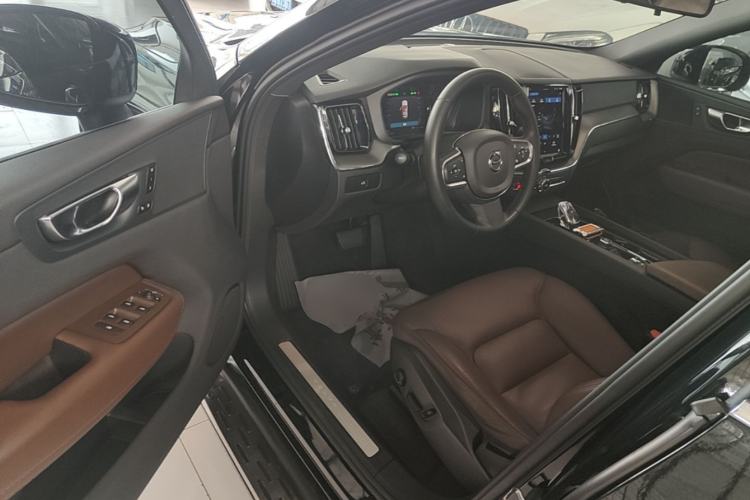 Used Volvo XC60 2024 B5 4x4 Smart Luxury Edition Driver Seat