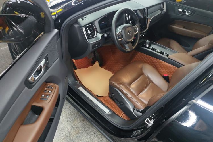 Used Volvo XC60 2024 B5 4x4 Smart Luxury Edition Driver Seat