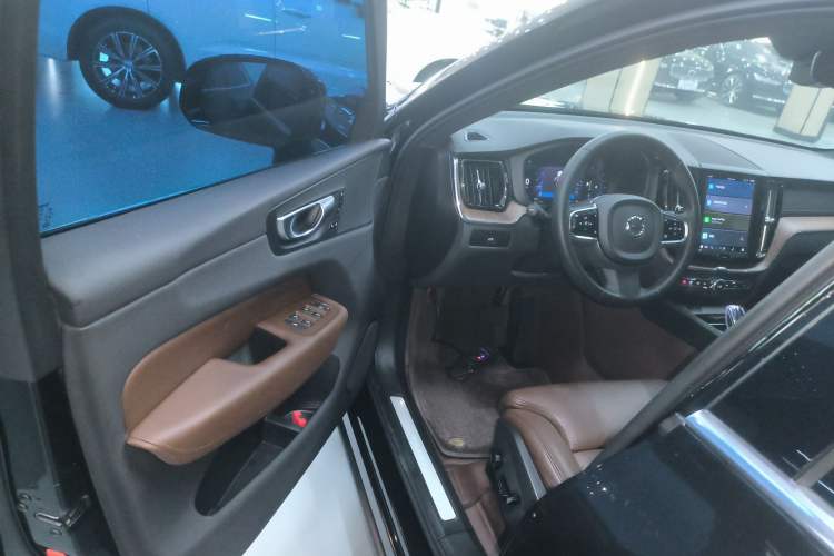 Used Volvo XC60 2024 B5 4x4 Smart Luxury Edition Driver Seat