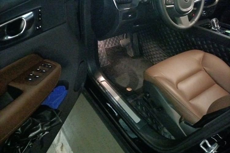 Used Volvo XC60 2024 B5 4x4 Smart Luxury Edition Driver Seat