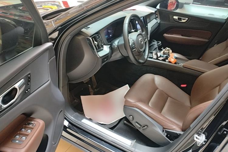 Used Volvo XC60 2024 B5 4x4 Smart Luxury Edition Driver Seat