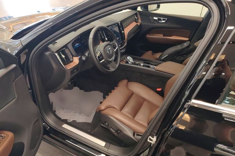Used Volvo XC60 2024 B5 4x4 Smart Luxury Edition Driver Seat