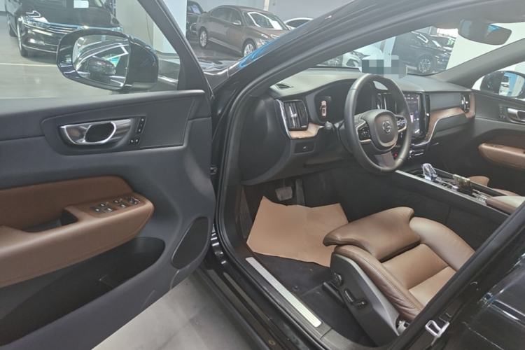 Used Volvo XC60 2024 B5 4x4 Smart Luxury Edition Driver Seat