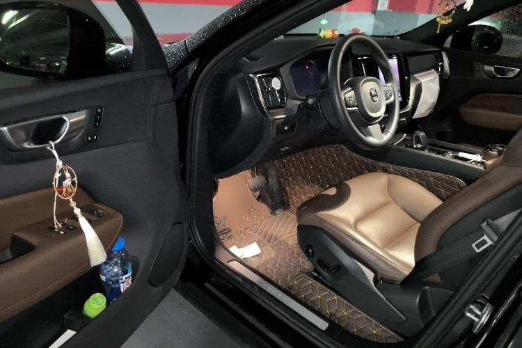 Used Volvo XC60 2024 B5 4x4 Smart Luxury Edition Driver Seat
