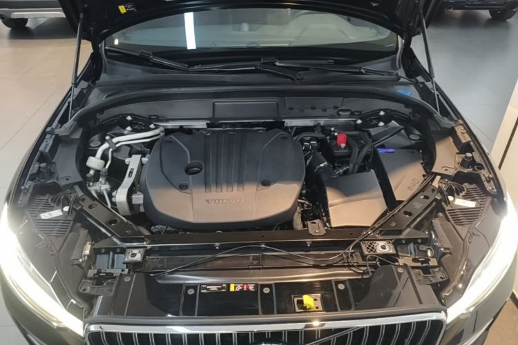 Used Volvo XC60 2024 B5 4x4 Smart Luxury Edition Engine Bay