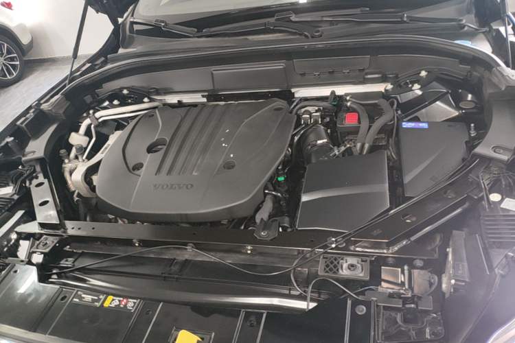 Used Volvo XC60 2024 B5 4x4 Smart Luxury Edition Engine Bay