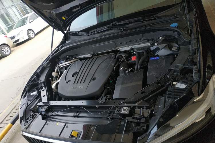 Used Volvo XC60 2024 B5 4x4 Smart Luxury Edition Engine Bay