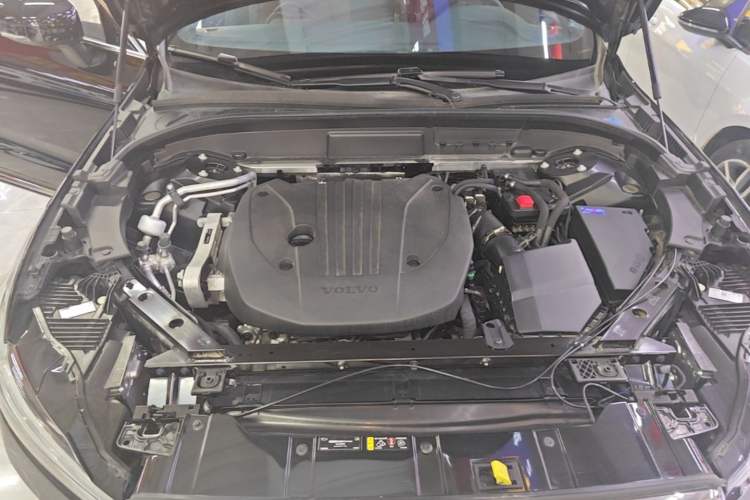 Used Volvo XC60 2024 B5 4x4 Smart Luxury Edition Engine Bay