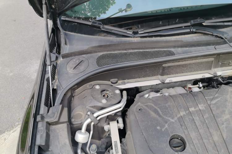 Used Volvo XC60 2024 B5 4x4 Smart Luxury Edition Engine Bay Right