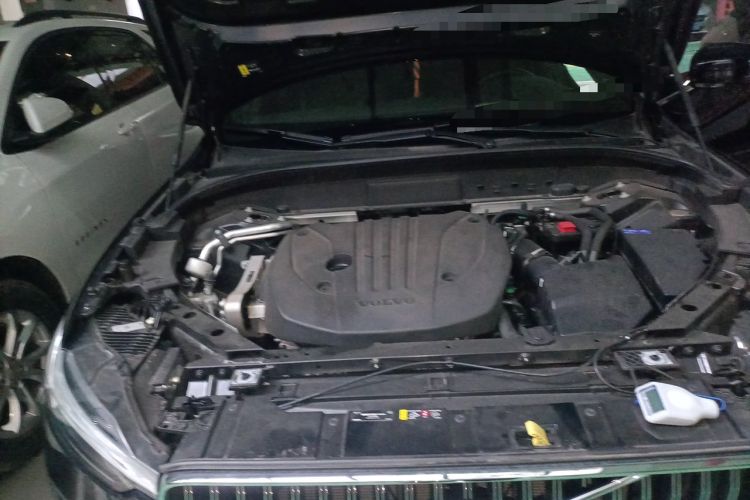 Used Volvo XC60 2024 B5 4x4 Smart Luxury Edition Engine Bay Right