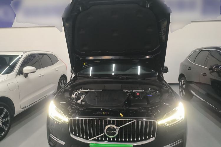 Used Volvo XC60 2024 B5 4x4 Smart Luxury Edition Engine Bay