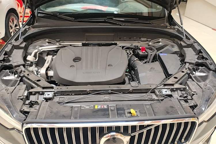 Used Volvo XC60 2024 B5 4x4 Smart Luxury Edition Engine Bay