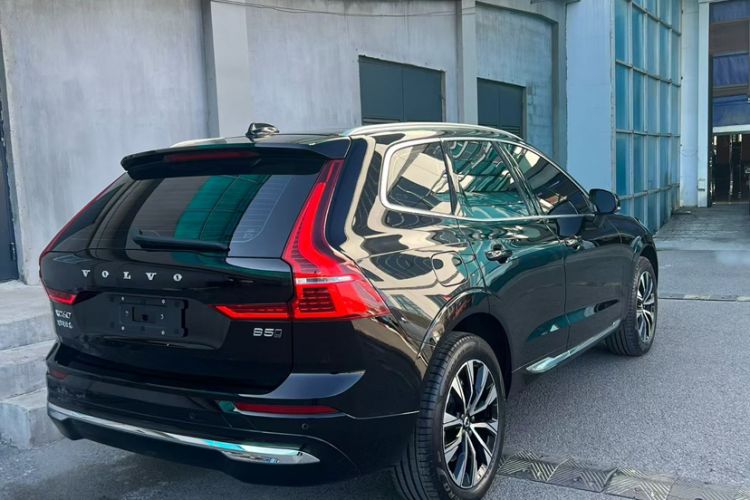 Used Volvo XC60 2024 B5 4x4 Smart Luxury Edition Exterior 3