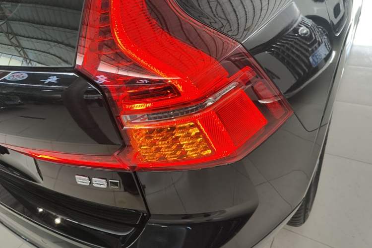 Used Volvo XC60 2024 B5 4x4 Smart Luxury Edition Exterior 3