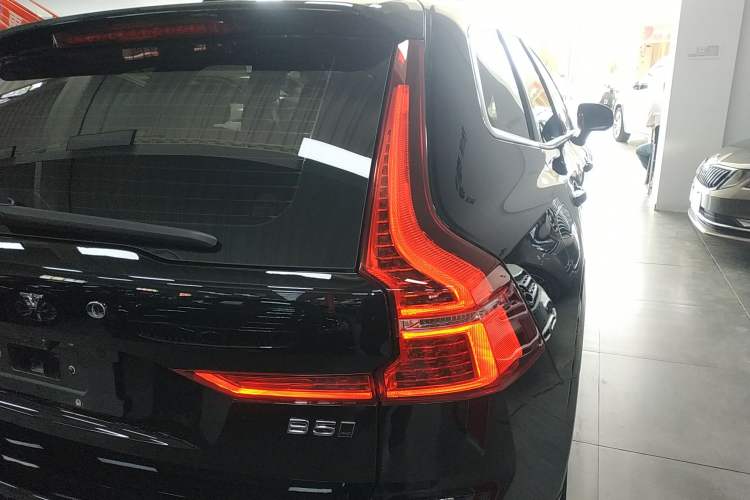 Used Volvo XC60 2024 B5 4x4 Smart Luxury Edition Exterior 3
