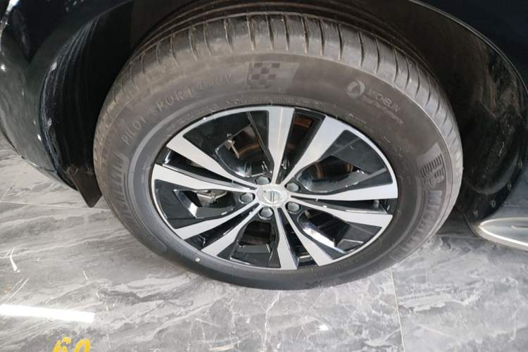 Used Volvo XC60 2024 B5 4x4 Smart Luxury Edition Exterior 4