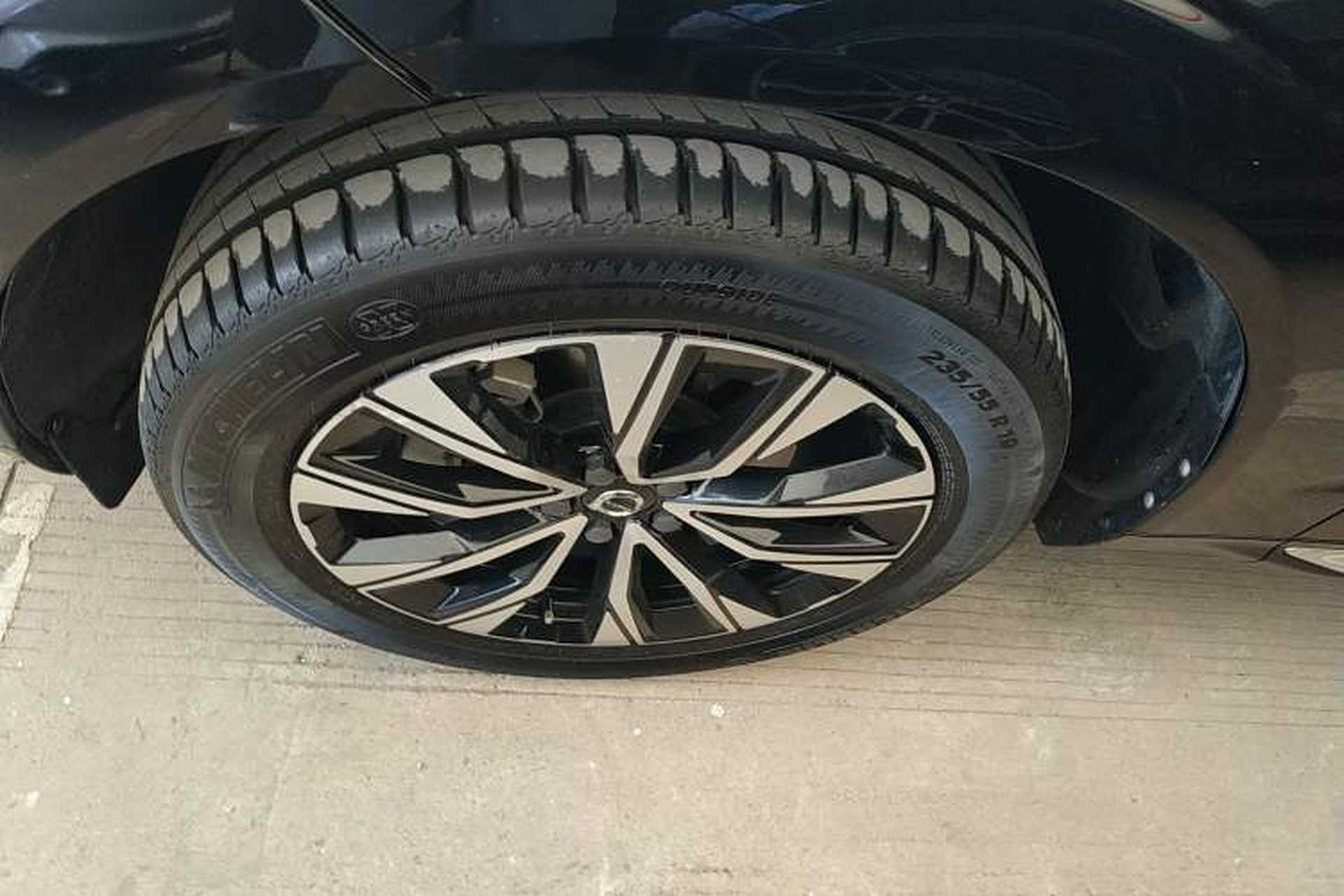Used Volvo XC60 2024 B5 4x4 Smart Luxury Edition Exterior 4