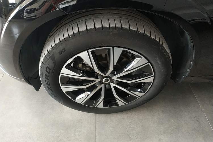 Used Volvo XC60 2024 B5 4x4 Smart Luxury Edition Exterior 4