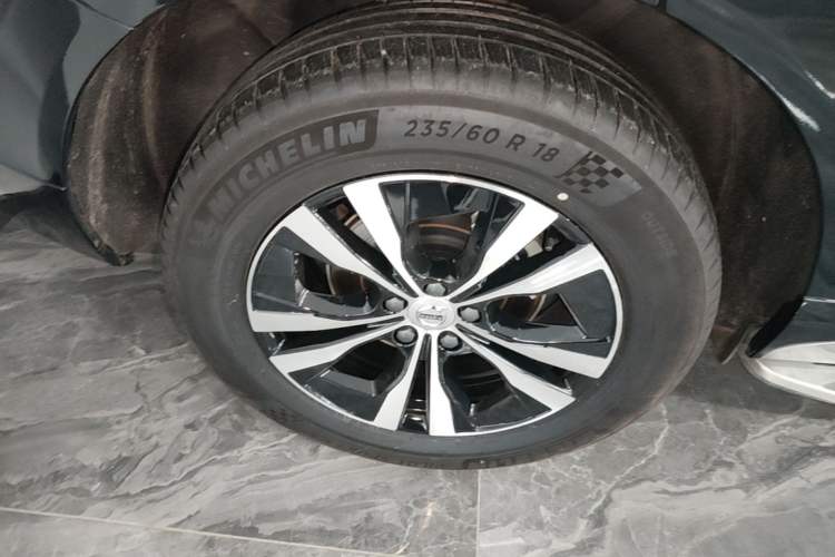 Used Volvo XC60 2024 B5 4x4 Smart Luxury Edition Exterior 5