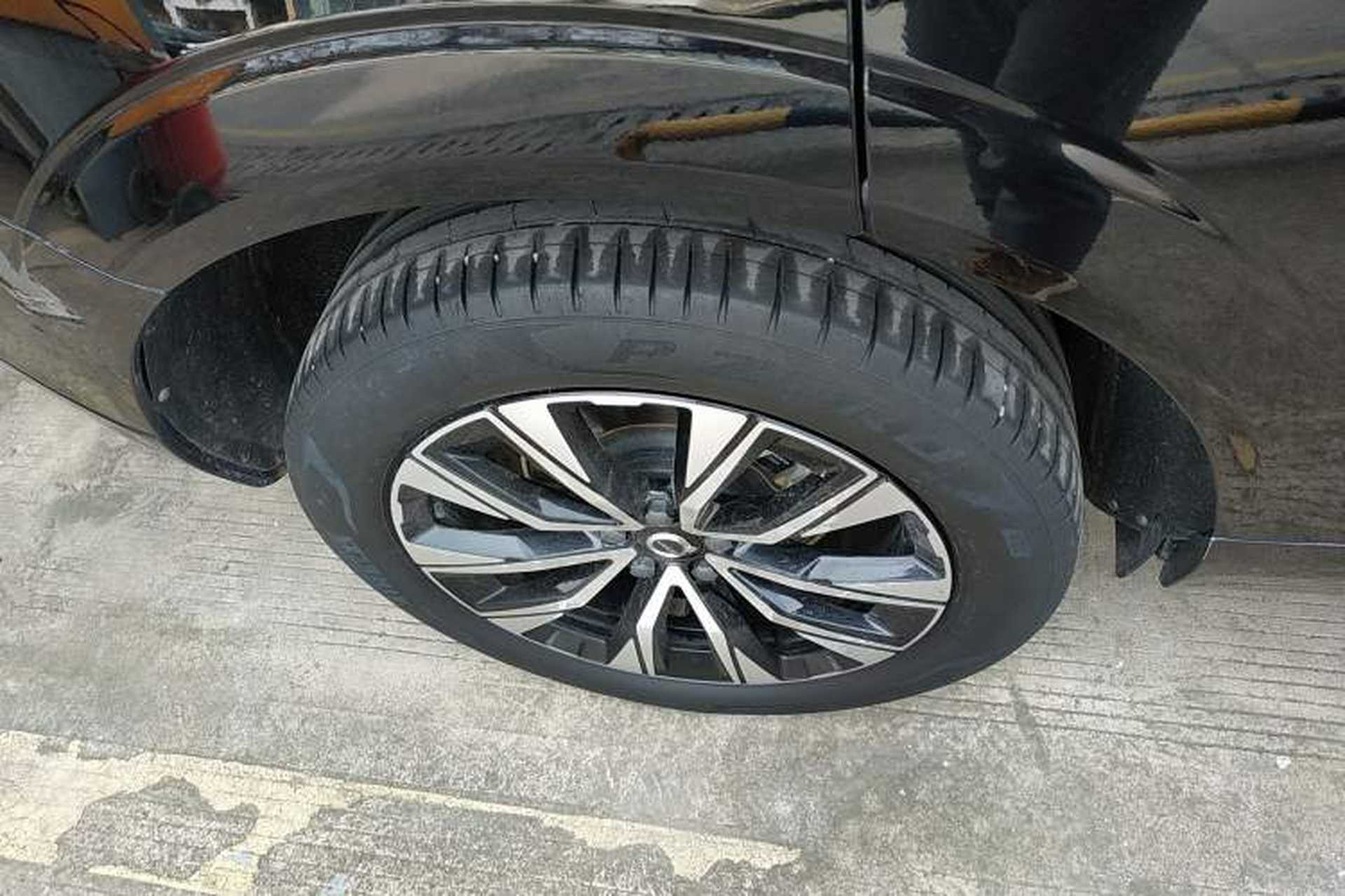 Used Volvo XC60 2024 B5 4x4 Smart Luxury Edition Exterior 5