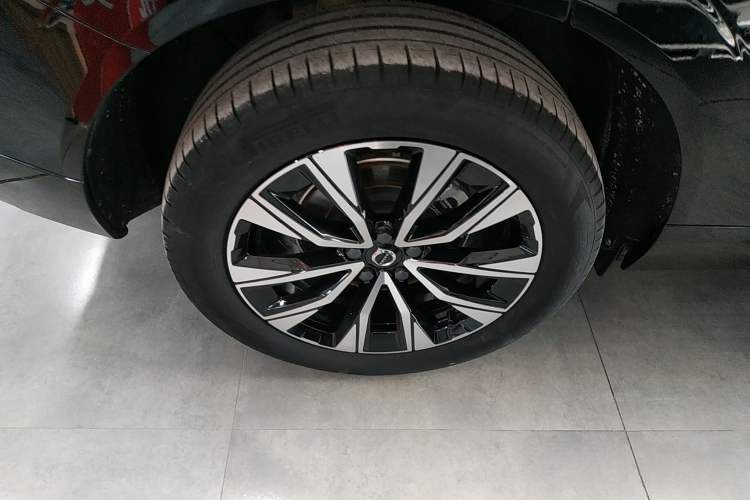 Used Volvo XC60 2024 B5 4x4 Smart Luxury Edition Exterior 5