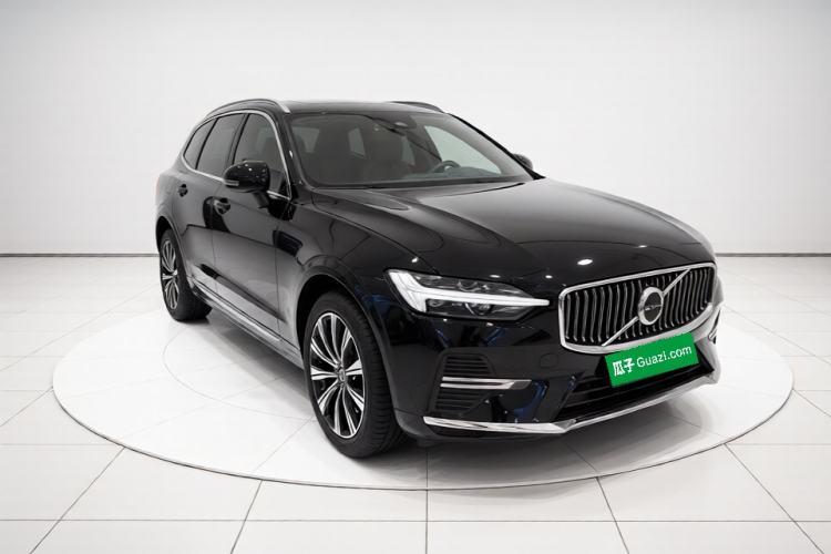 Used Volvo XC60 2024 B5 4x4 Smart Luxury Edition Front Right 45 Deg