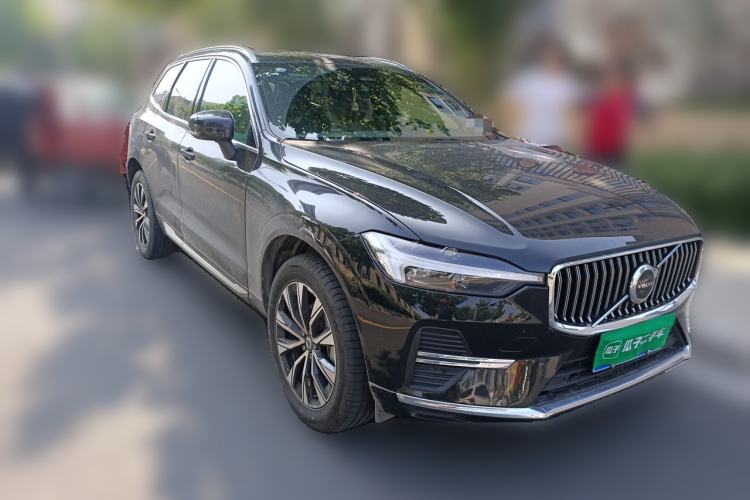 Used Volvo XC60 2024 B5 4x4 Smart Luxury Edition Front Right 45 Deg