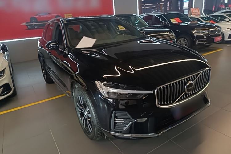 Used Volvo XC60 2024 B5 4x4 Smart Luxury Edition Front Right 45 Deg