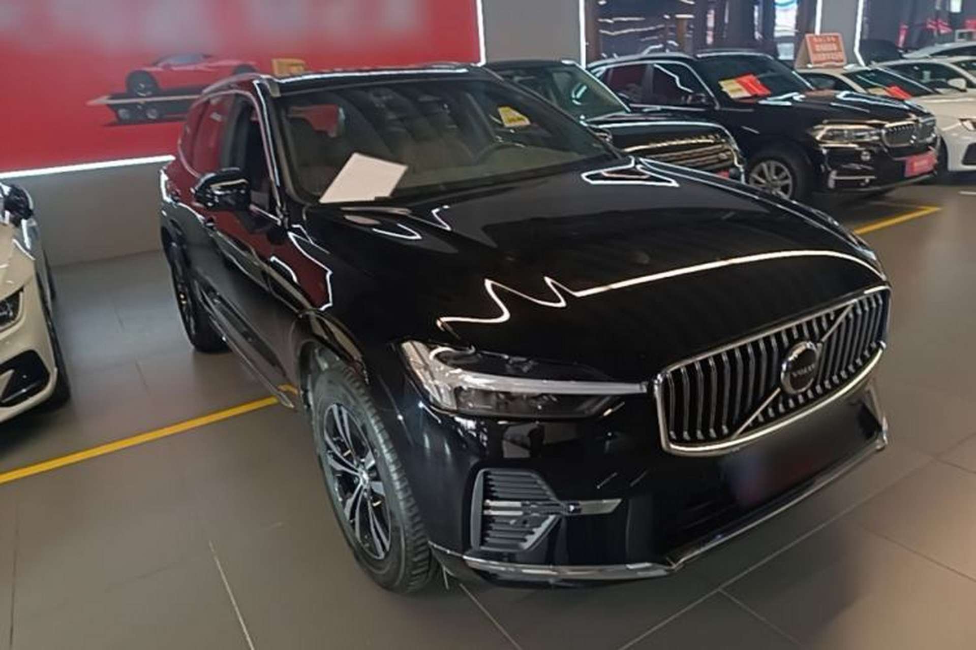 Used Volvo XC60 2024 B5 4x4 Smart Luxury Edition Front Right 45 Deg