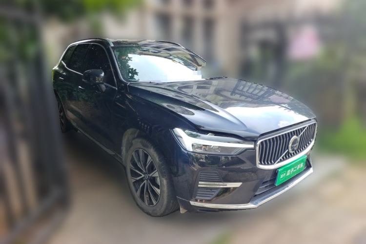 Used Volvo XC60 2024 B5 4x4 Smart Luxury Edition Front Right 45 Deg