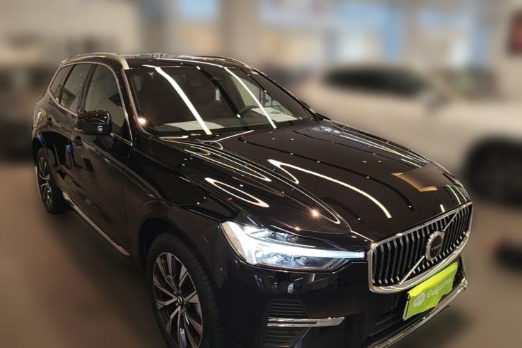 Used Volvo XC60 2024 B5 4x4 Smart Luxury Edition Front Right 45 Deg