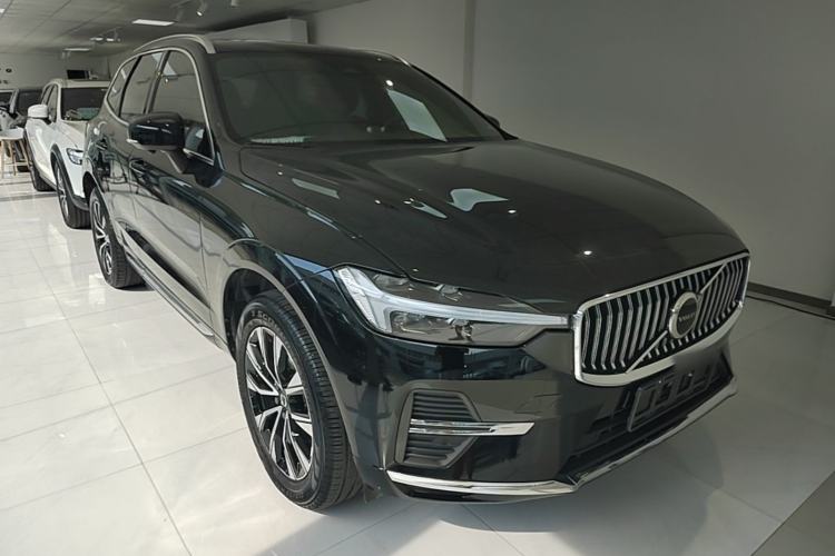 Used Volvo XC60 2024 B5 4x4 Smart Luxury Edition Front Right 45 Deg