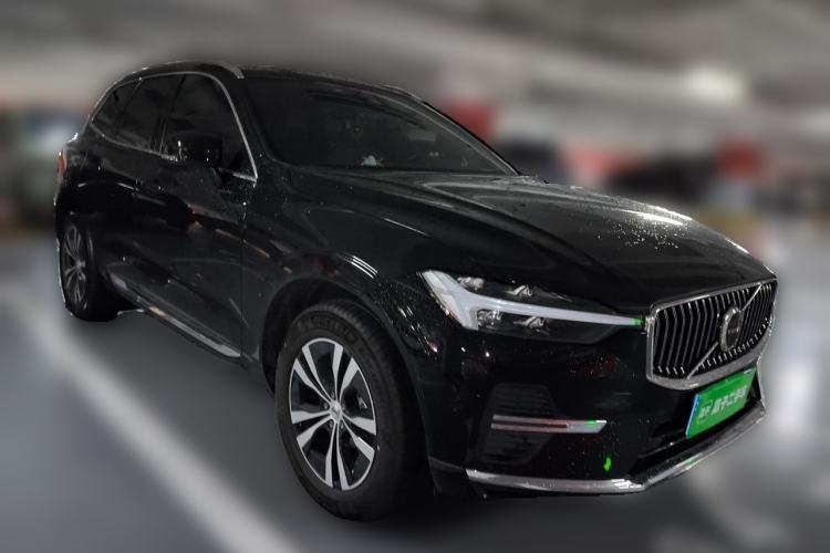 Used Volvo XC60 2024 B5 4x4 Smart Luxury Edition Front Right 45 Deg