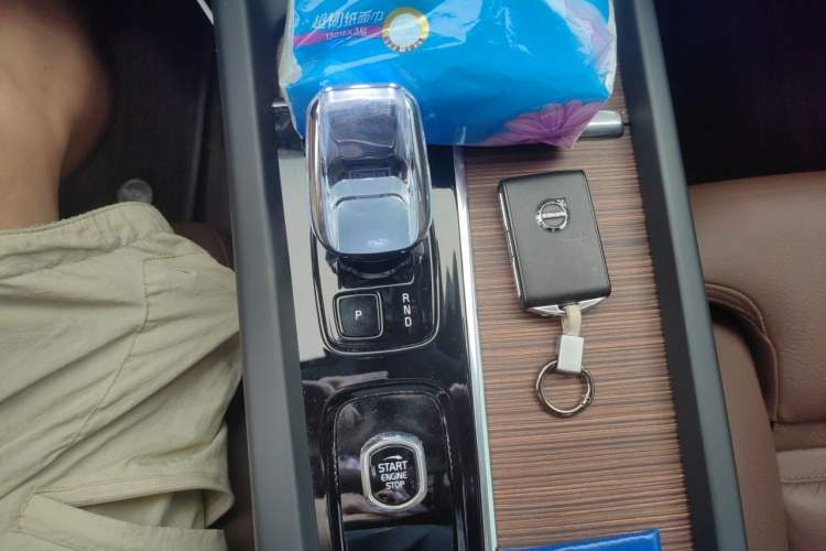 Used Volvo XC60 2024 B5 4x4 Smart Luxury Edition Gear Lever