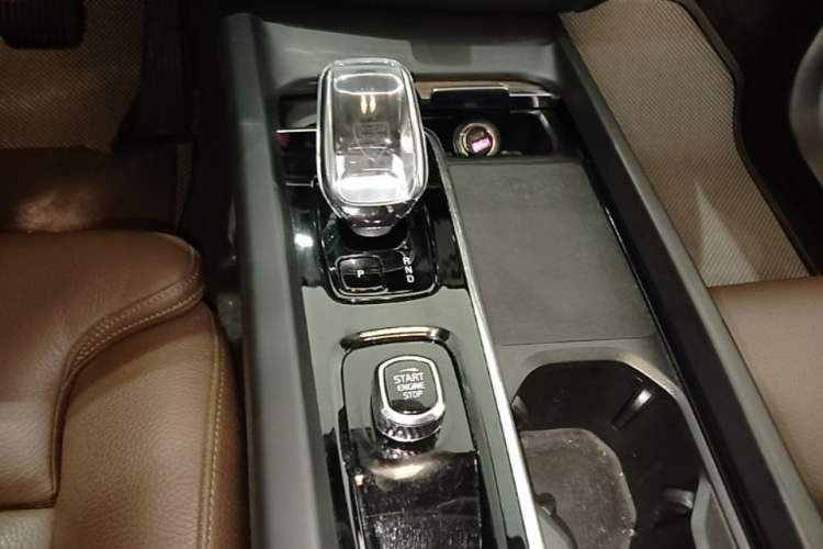 Used Volvo XC60 2024 B5 4x4 Smart Luxury Edition Gear Lever