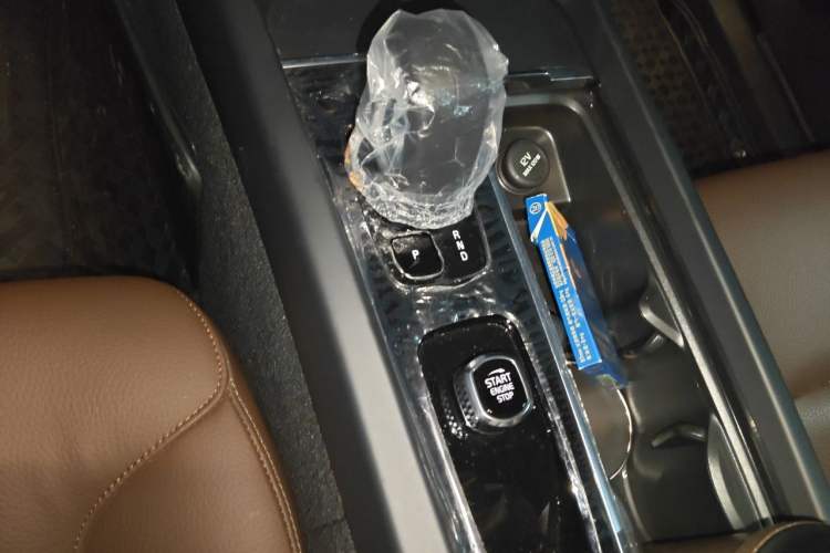 Used Volvo XC60 2024 B5 4x4 Smart Luxury Edition Gear Lever