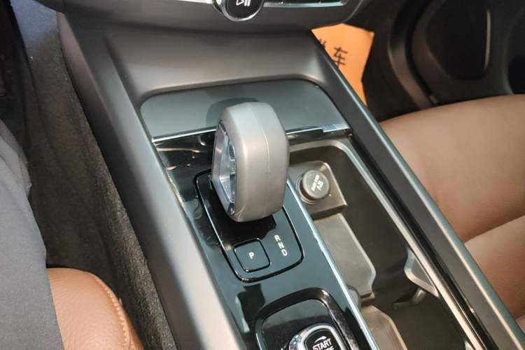 Used Volvo XC60 2024 B5 4x4 Smart Luxury Edition Gear Lever