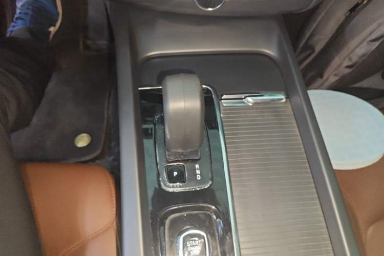 Used Volvo XC60 2024 B5 4x4 Smart Luxury Edition Gear Lever