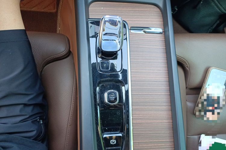 Used Volvo XC60 2024 B5 4x4 Smart Luxury Edition Gear Lever