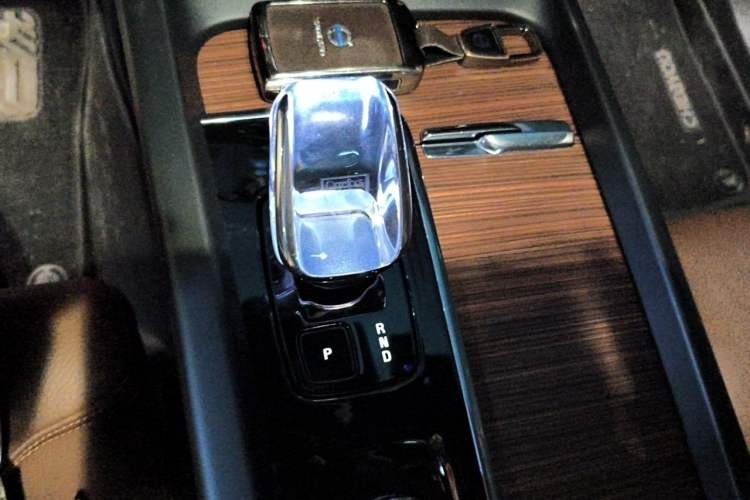 Used Volvo XC60 2024 B5 4x4 Smart Luxury Edition Gear Lever