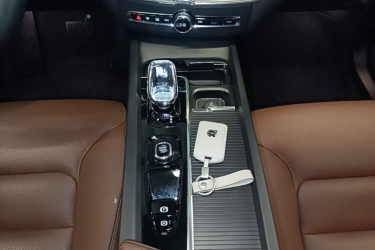 Used Volvo XC60 2024 B5 4x4 Smart Luxury Edition Gear Lever