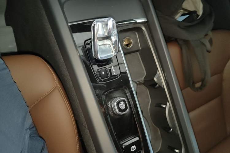 Used Volvo XC60 2024 B5 4x4 Smart Luxury Edition Gear Lever