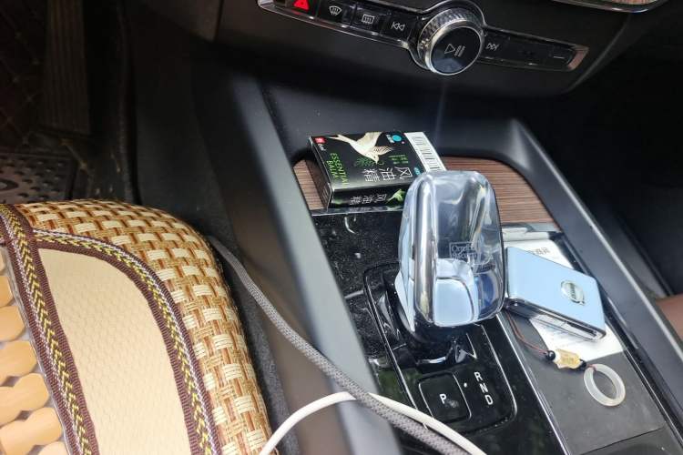 Used Volvo XC60 2024 B5 4x4 Smart Luxury Edition Gear Lever