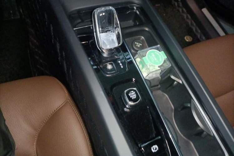 Used Volvo XC60 2024 B5 4x4 Smart Luxury Edition Gear Lever