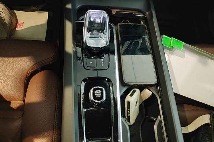 Used Volvo XC60 2024 B5 4x4 Smart Luxury Edition Gear Lever