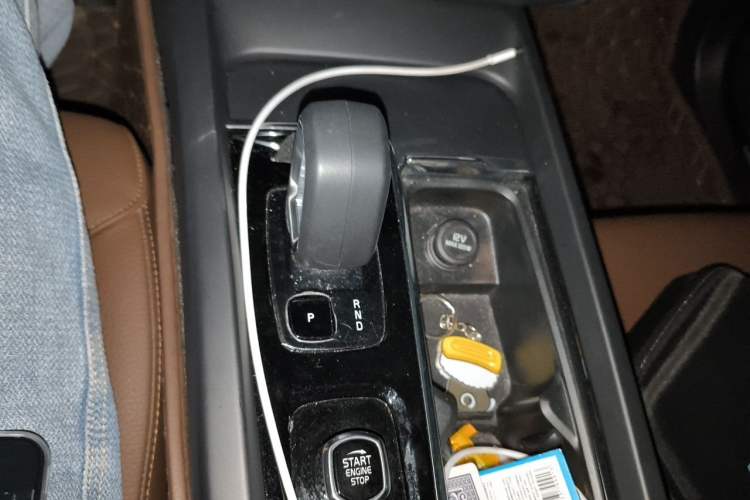 Used Volvo XC60 2024 B5 4x4 Smart Luxury Edition Gear Lever