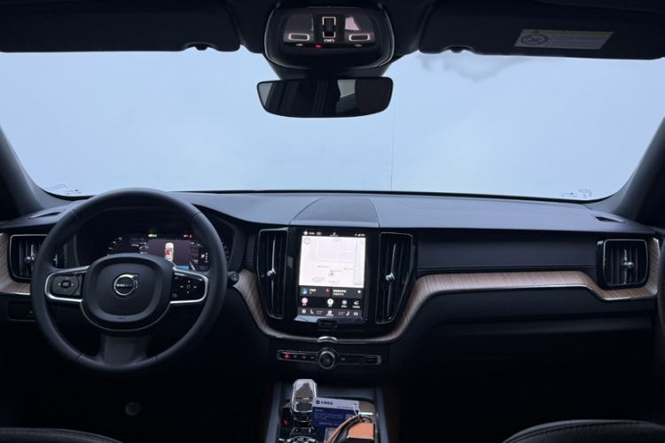 Used Volvo XC60 2024 B5 4x4 Smart Luxury Edition Interior 3