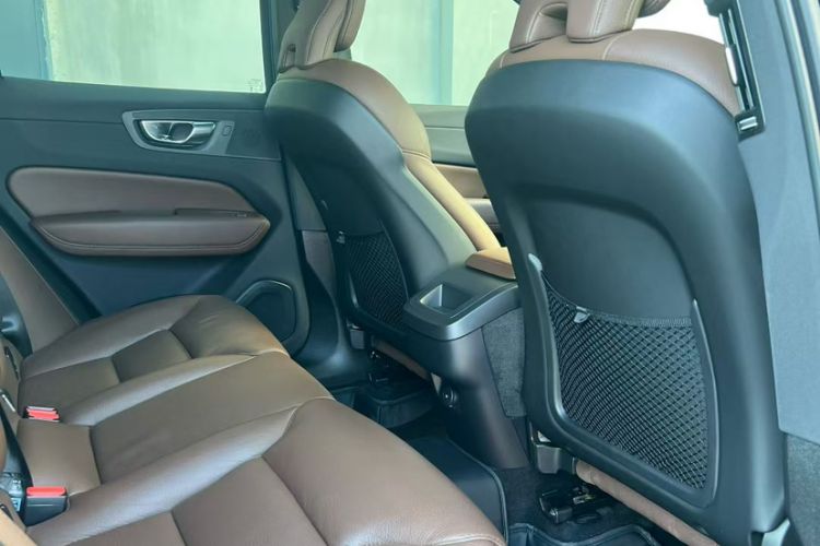Used Volvo XC60 2024 B5 4x4 Smart Luxury Edition Interior 4