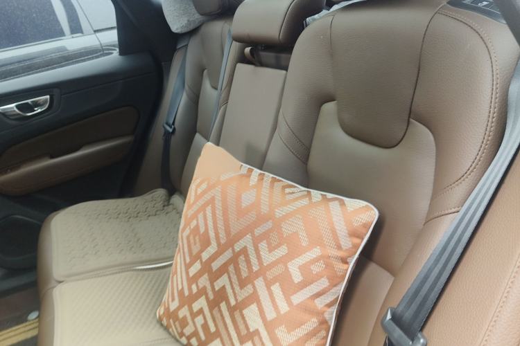 Used Volvo XC60 2024 B5 4x4 Smart Luxury Edition Interior 4