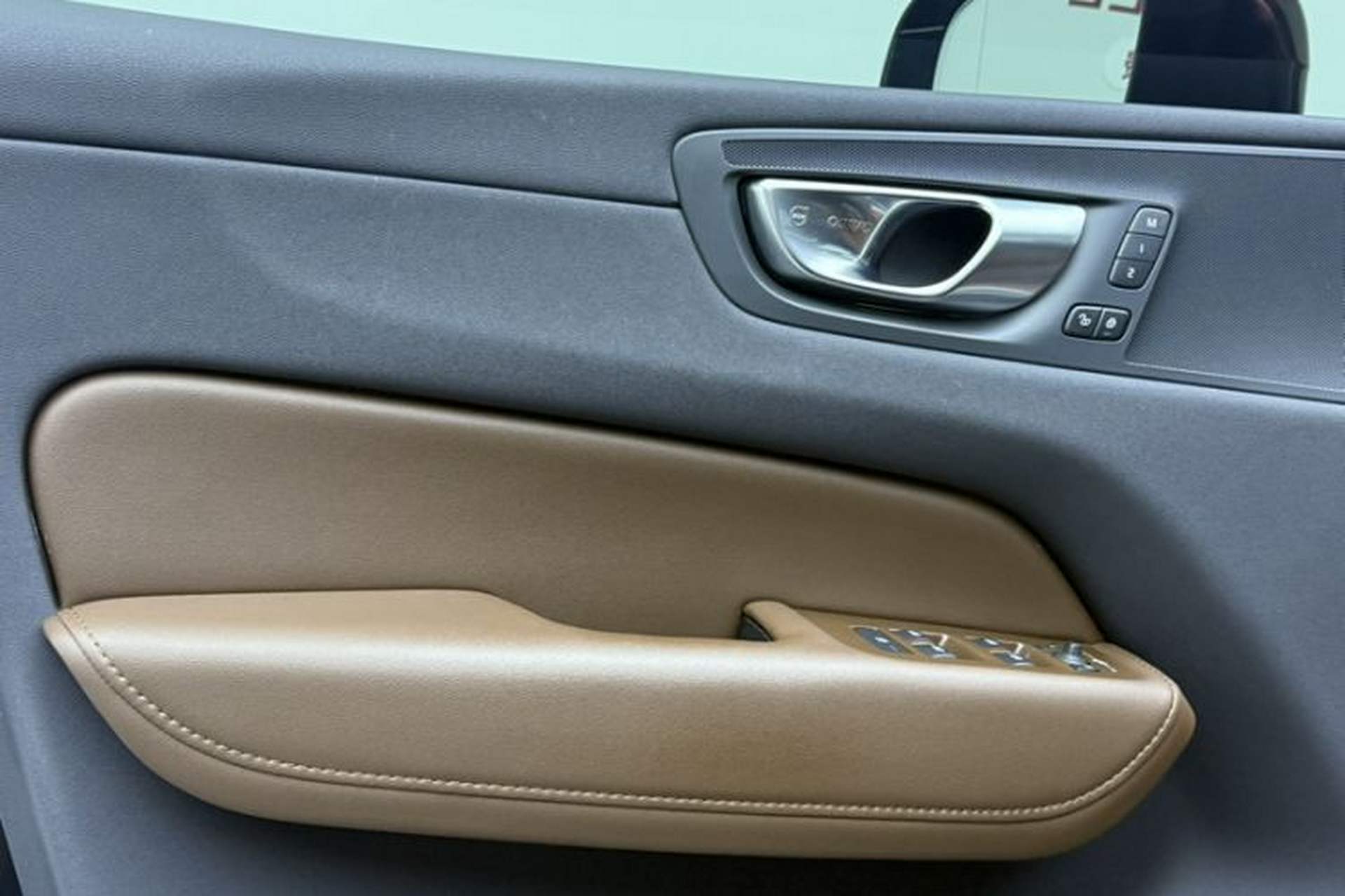 Used Volvo XC60 2024 B5 4x4 Smart Luxury Edition Interior 9